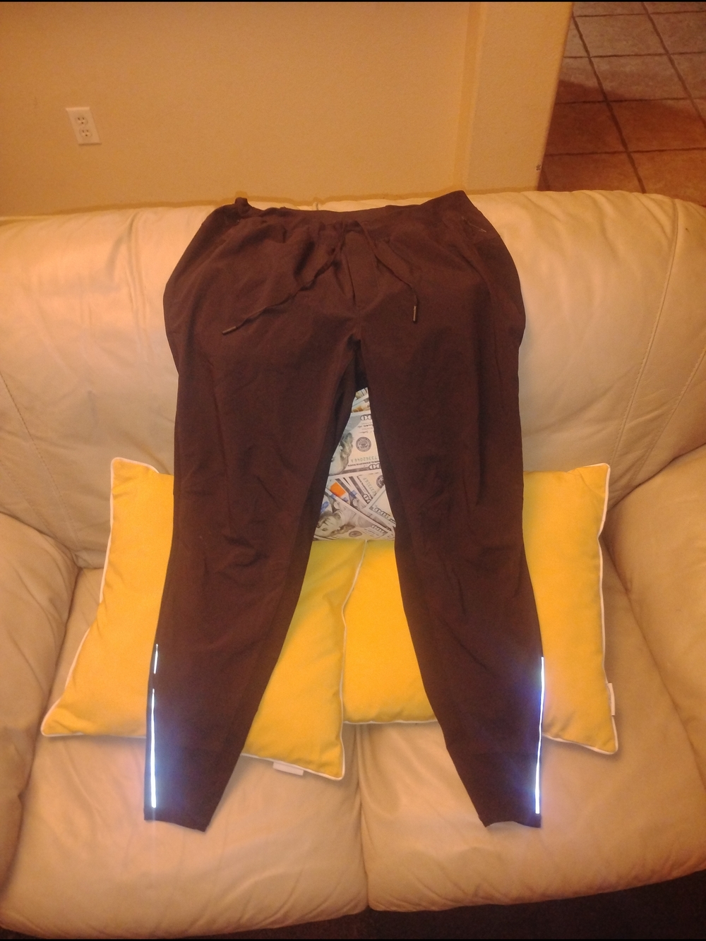 Lulu Lemon Men's Black Athletic Jogger Pants - Lightweight Comfort